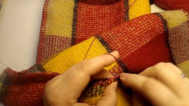 Жилет из шарфов. Как из двух старых шарфов сделать один новый жилет. смотреть онлайн