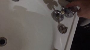 Сливаем воду из системы водоснабжения дома на зиму.