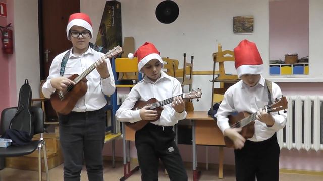 Ансамбль укулеле - Новогоднее попурри смотреть онлайн