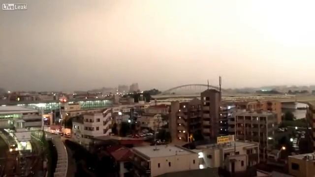 Молния попадает в поезд смотреть онлайн