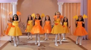 "Листья желтые над городом кружатся..."