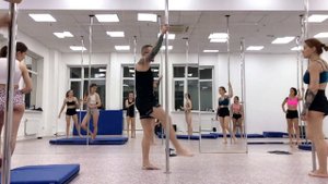 Урок. Комбинация на пилоне. #пилон #poledance