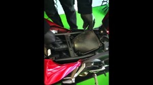 HOW TO CHANGE THE AIR FILTER OF THE HONDA CB125R