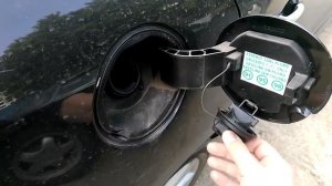 Куда деть крышку от бака, чтобы не царапать ЛКП. Renault FLUENCE.