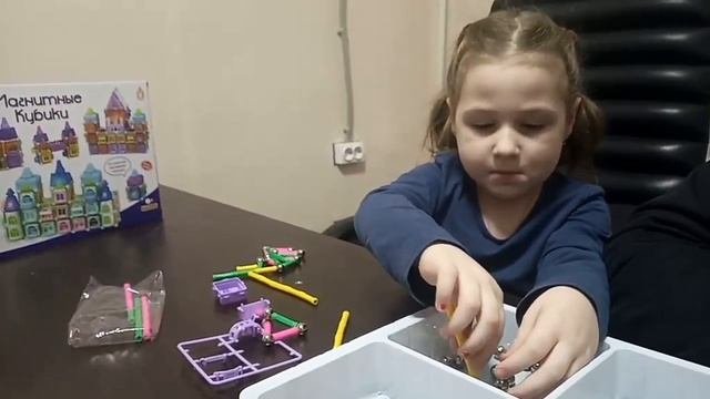 Увлекательный магнитный конструктор / Магнитные кубики /Магнитные шарики / Домик из магнитных шаров