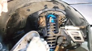 Снятие установка верхнего переднего рычага Тойота Тундра 2008