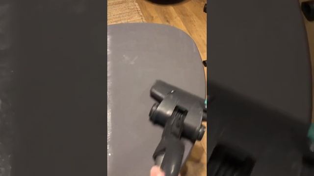 Вертикальный пылесос. Dyson vs Bosch. Тест с мукой смотреть онлайн