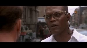 Крепкий орешек 3 Макклейн с рекламным щитом на улице Нью-Йорка