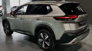 Nissan X-Trail 2024 года — внушительный и мускулистый дизайн, семейный внедорожник