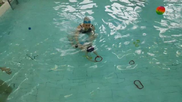 Ваня уже ныряет до дна. смотреть онлайн