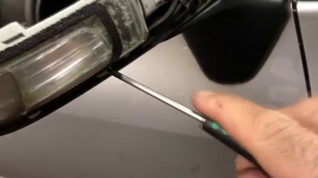 How to change a side repeater lens on Toyota Auris 2011 смотреть онлайн