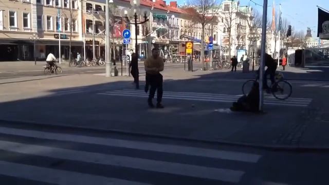 Дал в лоб попрошайке смотреть онлайн