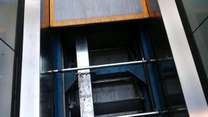 Осторожно эскалатор может быть опасным