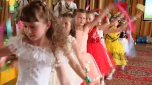 Выход выпускников детского сада "Колосок" г. Лисичанск 2018 г. под  песню "We are the world"