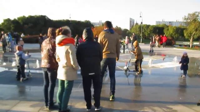 Музыкальный фонтан в Сиреневом саду смотреть онлайн