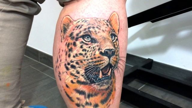 Leopard Tattoo in colour -Tattoo Studio Munich смотреть онлайн