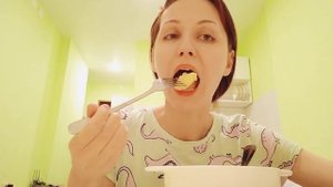 МУКБАНГ КАРТОШЕЧКА и ОКРОШЕЧКА!Цвет настроения серый.О муже и планах.