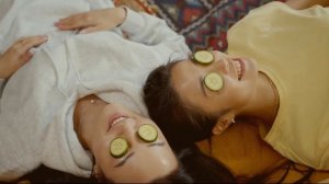 15 признаков фальшивых друзей