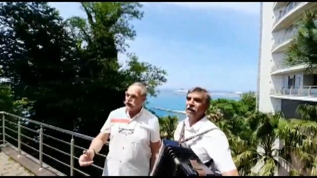 Солисты клуба творческого общения «Поэтический балкон» Андрей Бызов и Александр Михалев.