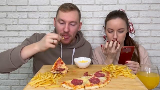 МУКБАНГ ПИЦЦА МОЦАРЕЛЛА Пеперони МНОГО СЫРА  MUKBANG PIZZA MOZZARELLA ответы Любимый василек