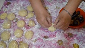 Вкусные домашние сдобные булочки со сливой,тесто без дрожжей