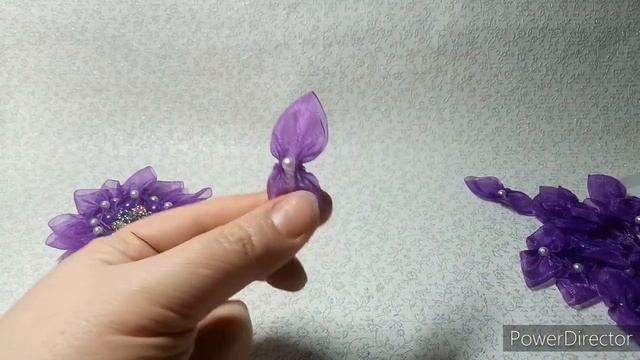 Необычная заготовка и какой красивый цветок получился！ Канзаши. Kanzashi смотреть онлайн