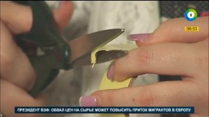 Делаем удобный кухонный крючок из бельевой прищепки своими руками.