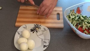 салат из курицы огурцов помидоров