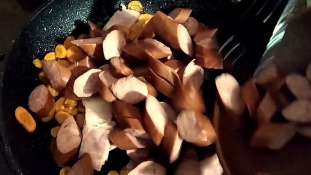 Тушеная капуста с охотничьими колбасками