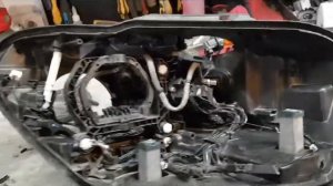 BMW 1. Замена стекла на фаре.