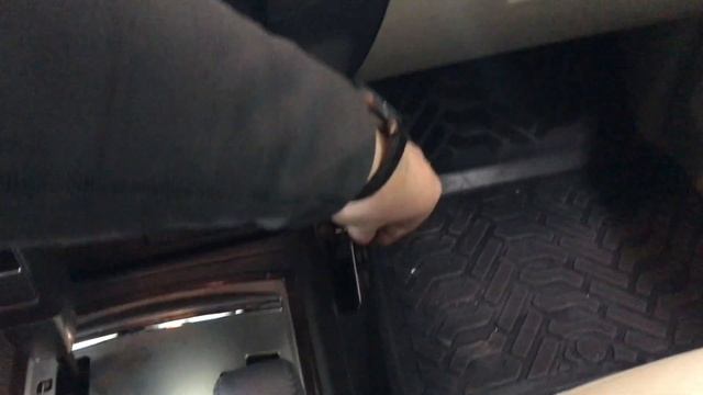 MUL-T-LOCK блокиратор акпп установлен на Mitsubishi Pajero IV для дополнительной защиты от угона. смотреть онлайн