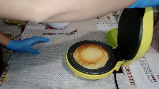 Трубочки на электровафельнице с кремом