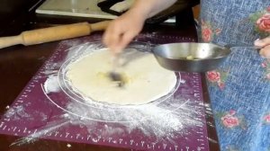 Закусочные батоны с луком и чесноком.Пеку батоны дома.Очень ароматные и хрустящие.