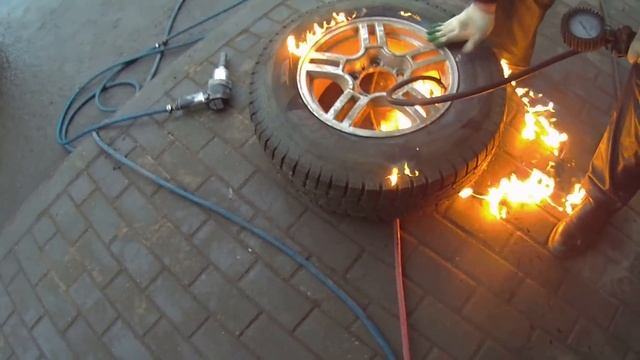 Накачка колеса в шиномонтаже