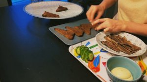 Бутерброды из бородинского хлеба со шпротами