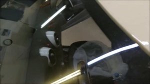 Отклеилось лобовое стекло на Audi А1 "Качество или количество"