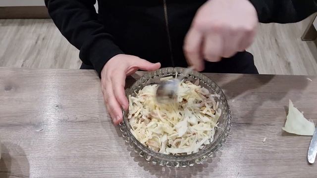 Вкуснейший салат из морепродуктов. Конфуз во время приготовления. Но все удалось исправить.