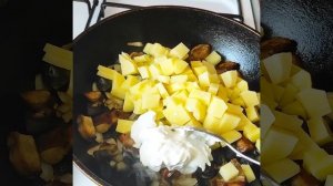 Жареная картошка с лесными грибами! Грибы с картошкой и сметаной