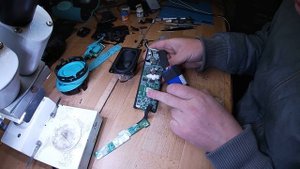 Jbl charge 5 не включается. Заводской «непропай».