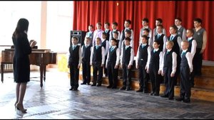 Любим мы бродить по лужам