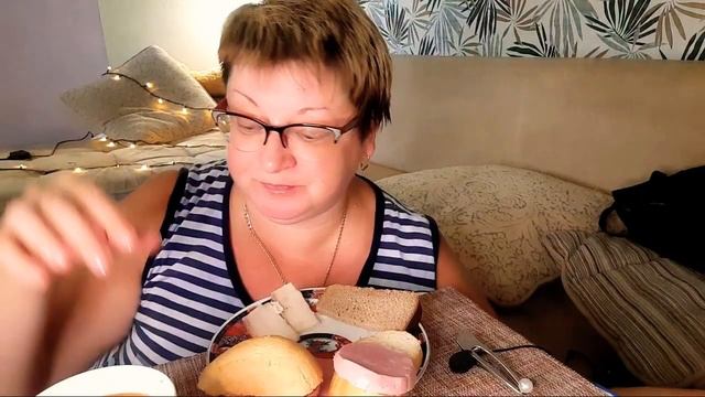 Русский мукбанг/Ветчина или сало/Обжор и разговоры на камеру/Сало не зашло/Mukbang not ASMR/ смотреть онлайн