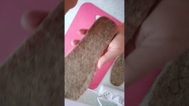 как подготовить войлочную подошву для вязания шлёпанцев. смотреть онлайн