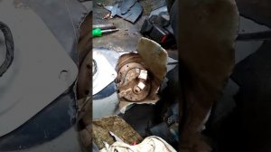 Как снять бензинасос на мазде 626, 97г.