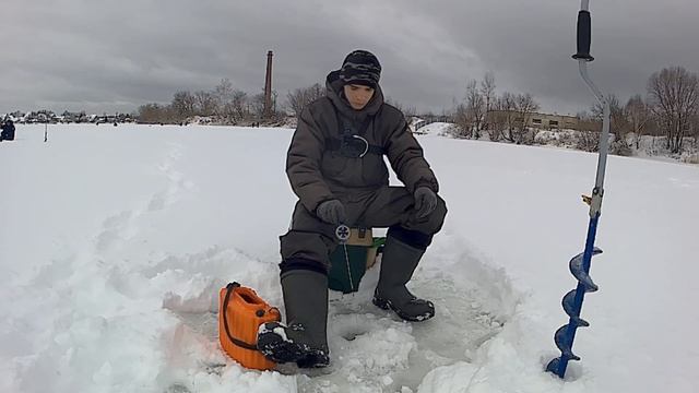 Пришёл в это место и дело пошло! ОБУРИЛИ СО ВСЕХ СТОРОН =(. Рыбалка на жерлицы! смотреть онлайн