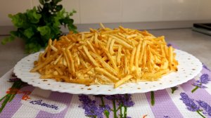 Салат с картофельной соломкой