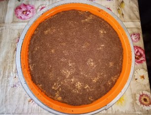 Бисквитный пирог с черносливом и фейхоа. Рецепт выпечки.
