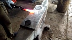 Куем самый простой нож из рессоры.