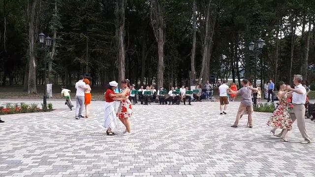 Машук Бэнд и танцы обниманцы смотреть онлайн