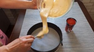 Пирог с клубничным джемом.