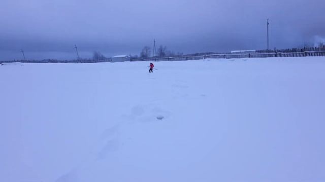 Бурю лунки для аэрации пруда зимой